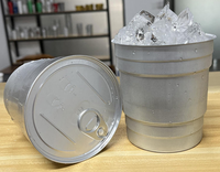 Festival utilizando vasos de aluminio personalizados