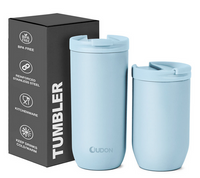 Taza térmica personalizada utilizada en oficina moderna